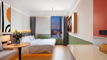 Habitación doble económica | Ropa de cama de alta calidad, edredón, camas con pillow-top y minibar