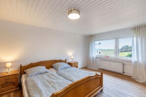 3 chambres, fer et planche à repasser, Wi-Fi gratuit, draps fournis