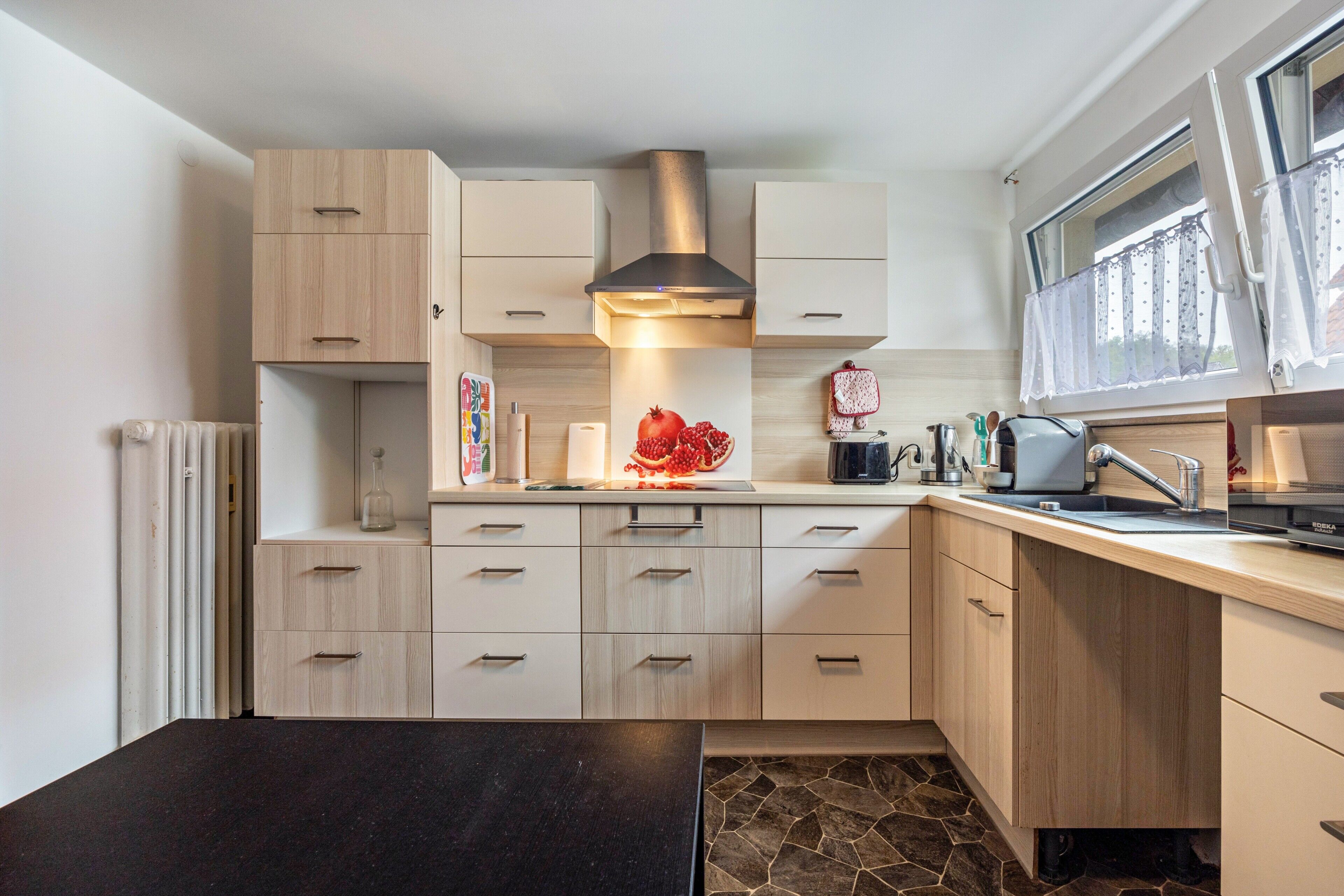Fridge, stovetop, coffee/tea maker, electric kettle