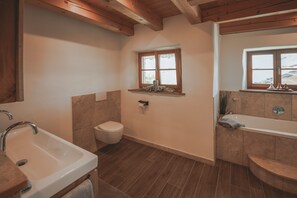 Een douche, handdoeken