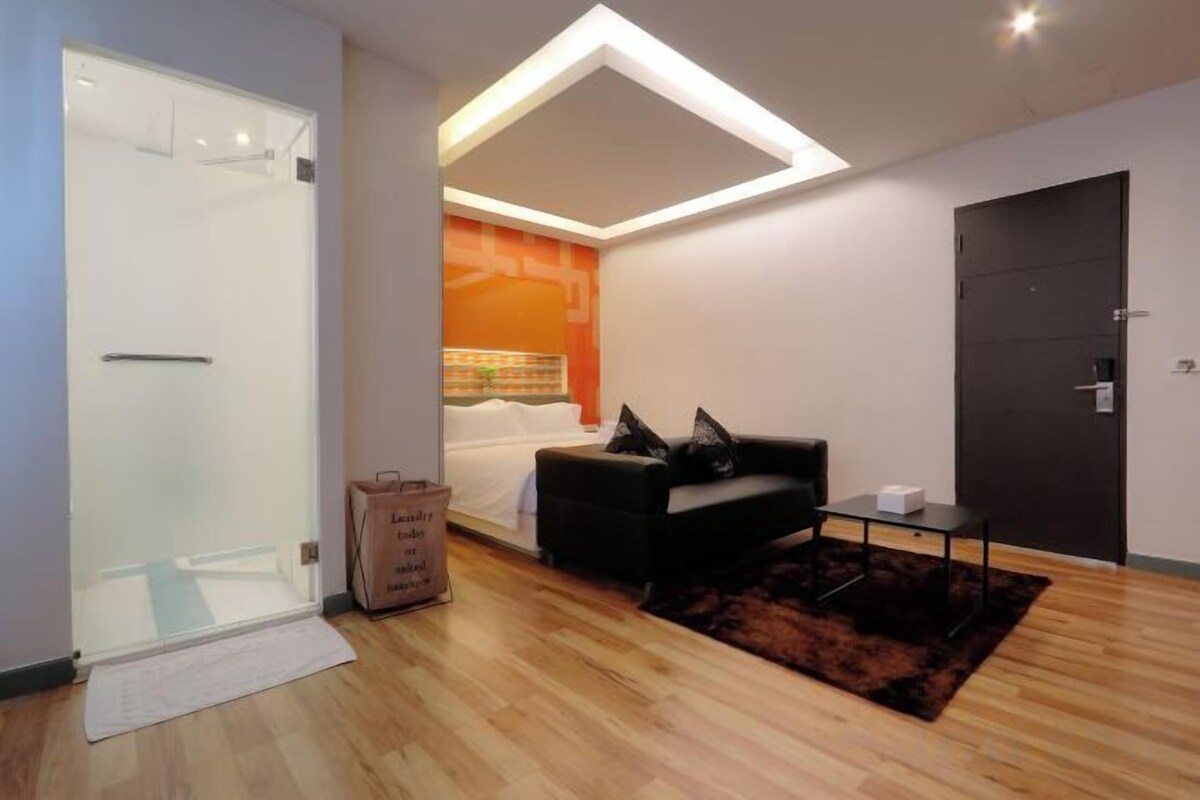 Minibar, WiFi (free)