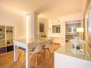 Casa, 4 quartos, terraço | Opções para refeição