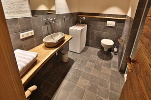 Shower, hair dryer, towels - Apartment 'Stubbekammer' with Mountain View, Shared Garden and Wi-Fi (Sankt Märgen)