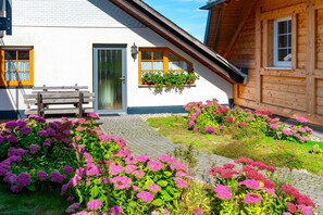 Terrace/patio - Apartment 'Stubbekammer' with Mountain View, Shared Garden and Wi-Fi (Sankt Märgen)