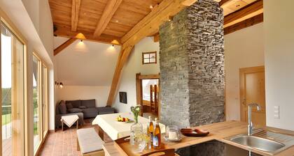 Ferienwohnung 'Hüttenstüble' mit Bergblick, Gemeinschaftsgarten und Wi-Fi