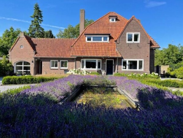 Front of property - Hush bed& breakfast (Helmond)