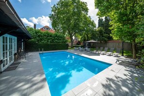 Seasonal outdoor pool - Hush bed& breakfast (Helmond)