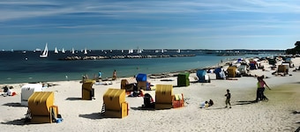 Holiday Apartment 'Strandperle-Schilksee' with Sea View, Shared Garden and Wi-Fi