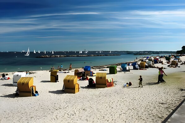 بالقرب من الشاطئ