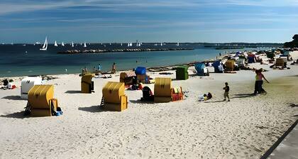 Holiday Apartment 'Strandperle-Schilksee' with Sea View, Conservatory and Wi-Fi