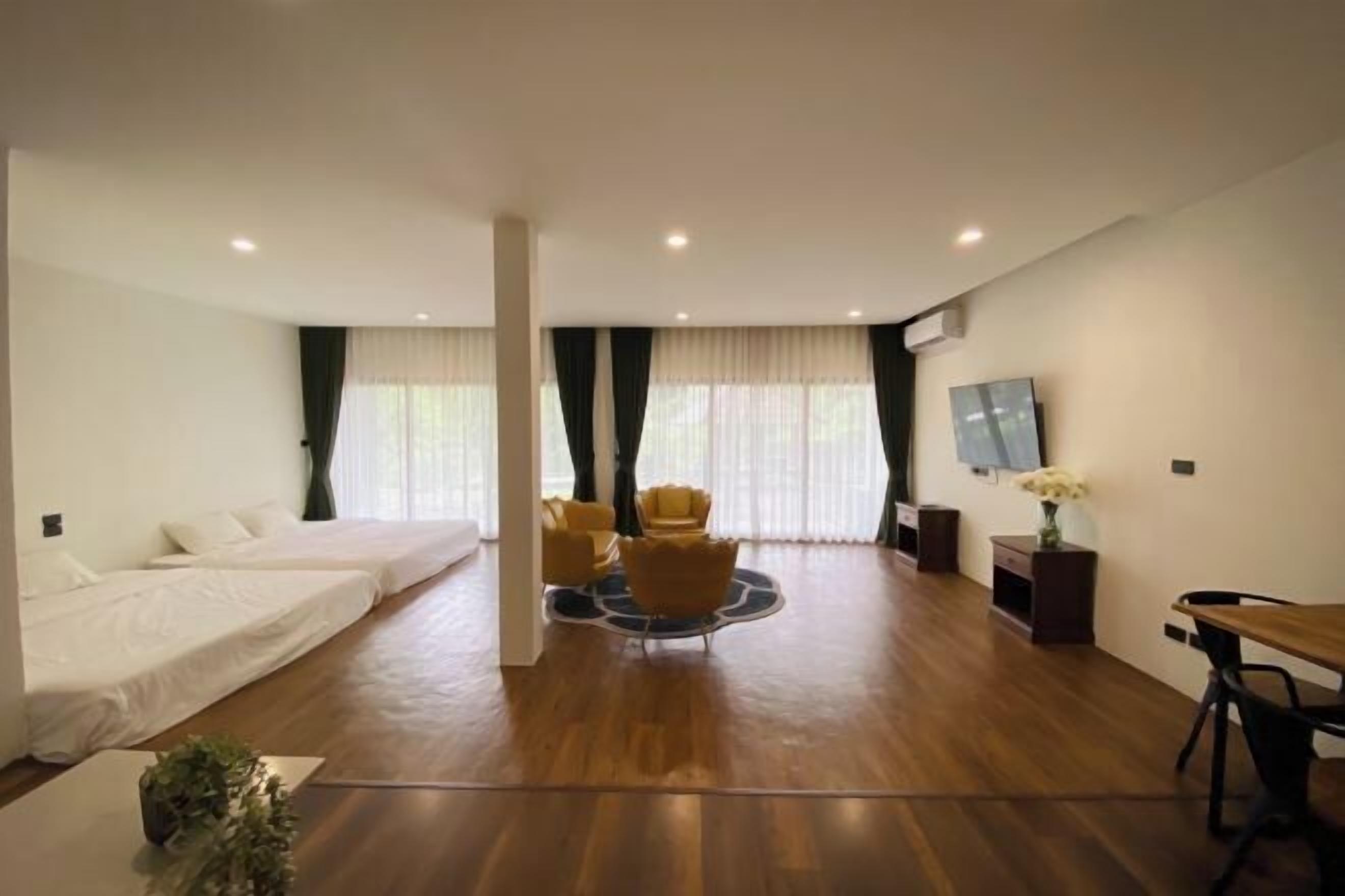 Skrivebord, blendingsgardiner, wi-fi (inkludert) og sengetøy