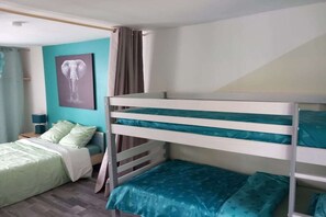 3 chambres, fer et planche à repasser, lit parapluie, Wi-Fi gratuit