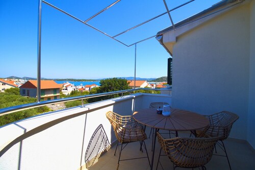 Apartment Rosana - New two-bedroom apartment with sea view