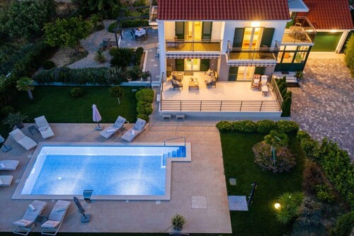 Holiday home for eight, Dugi Rat