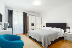 5 camere, ferro/asse da stiro, culla da viaggio, Wi-Fi gratuito