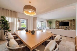 Dining - Gated Beachside Retreat, Pools, Gym & Kids Fun (Cancún)