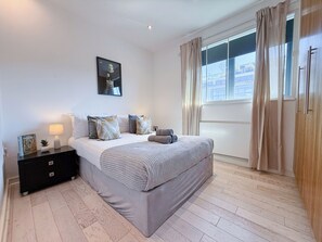 3 bedrooms, desk, iron/ironing board, travel crib