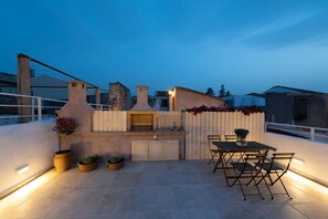 Outdoor dining - Feels Like Home - The Studio in the heart of Rethymno Old Town (Rethymno)