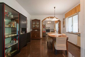 Dining - Apartment in Marche near Lame Rosse (Serrapetrona)