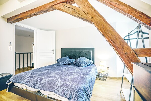 2 dormitorios, tabla de planchar con plancha, wifi gratis y ropa de cama