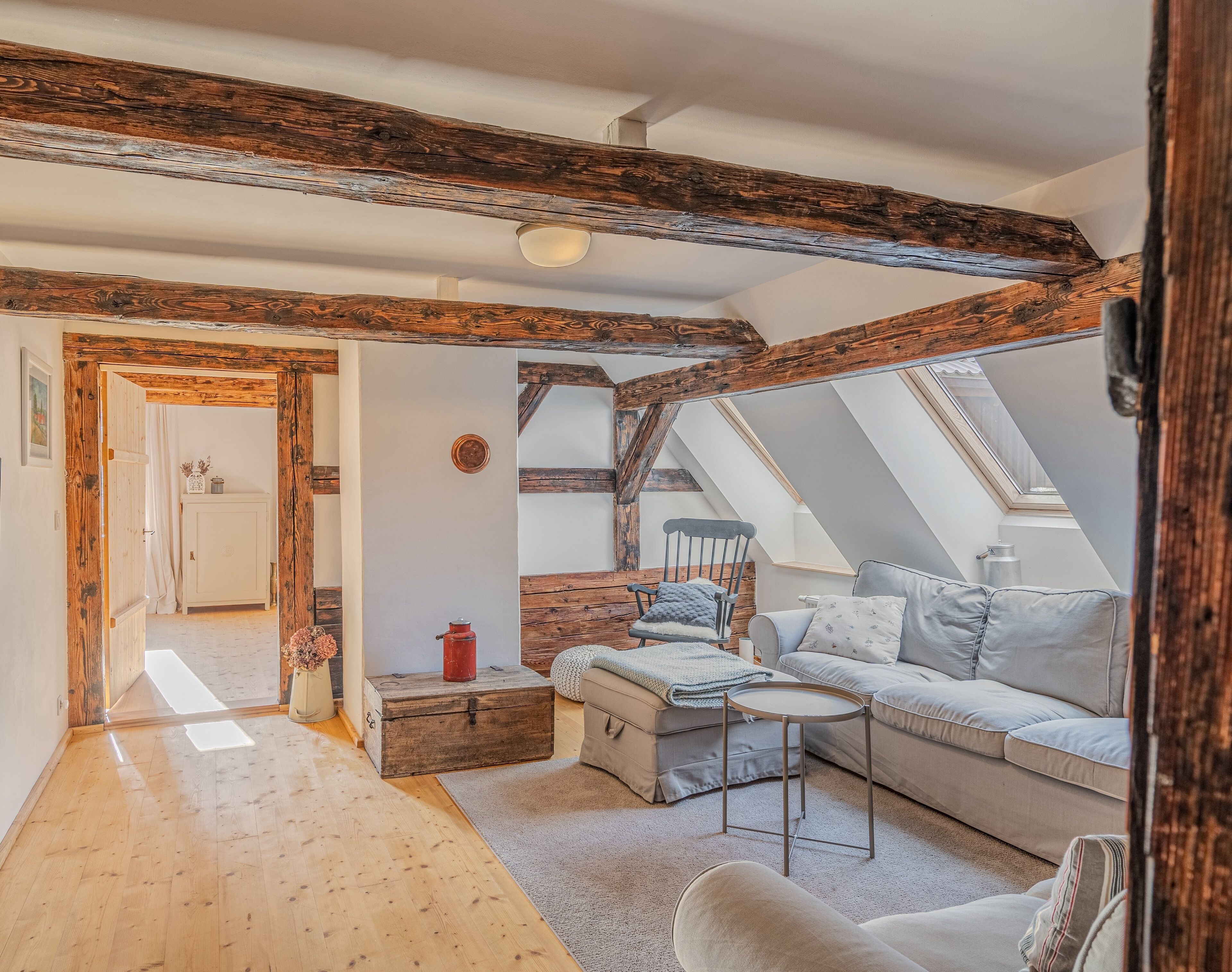 TV connectée, jeux vidéo, table de tennis de table, livres