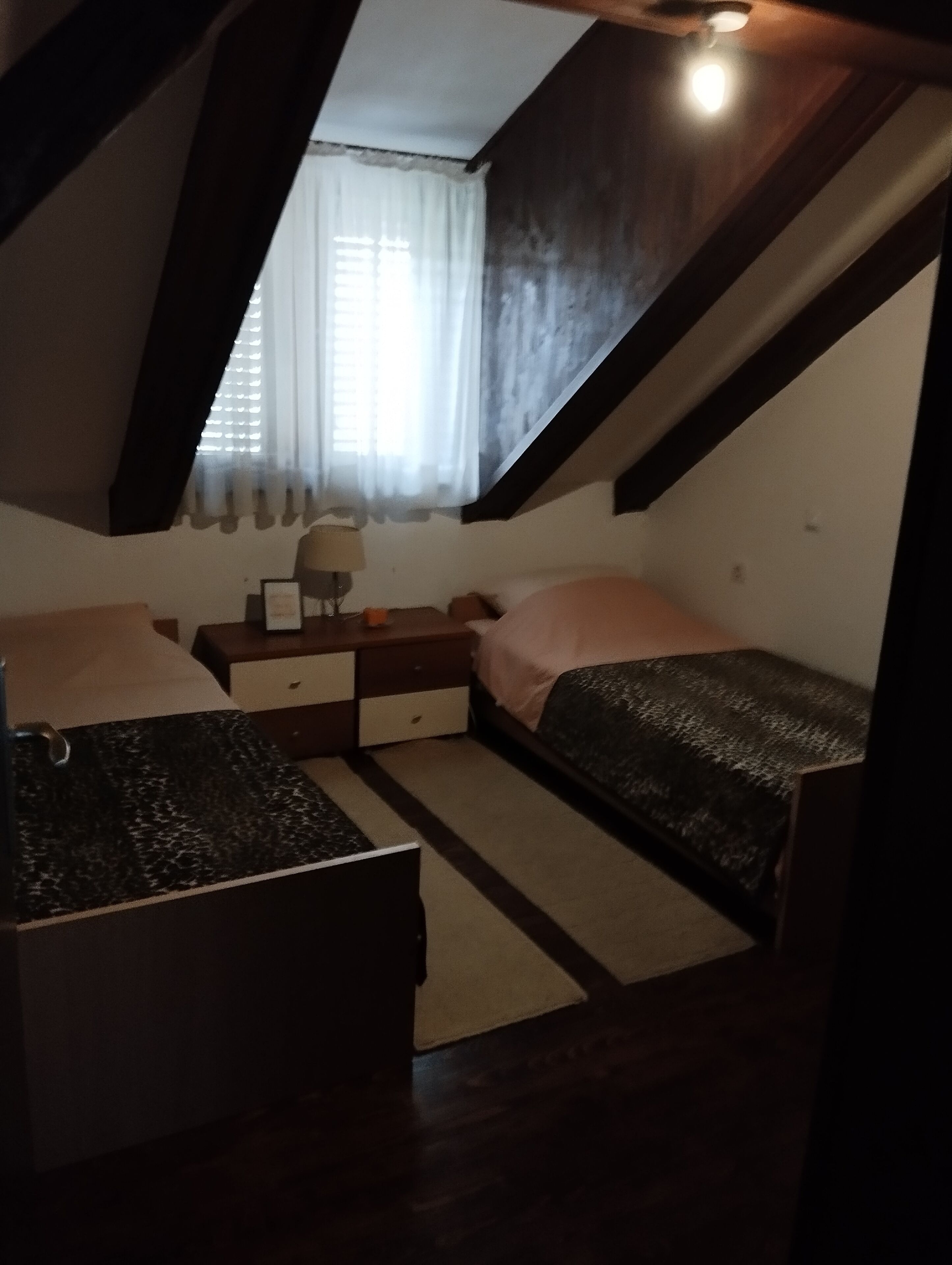 3 slaapkamers, een bureau, gratis wifi, beddengoed