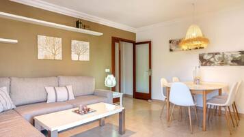 House, 4 Bedrooms, Terrace | Living area