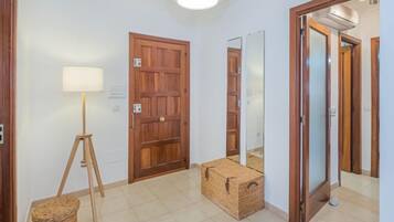 House, 4 Bedrooms, Terrace | Interior