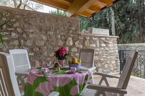 Appartement de base, patio, vue sur le jardin | Terrasse/patio