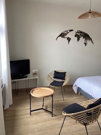 1 bedroom, iron/ironing board, travel cot, free WiFi. Cosy cottage