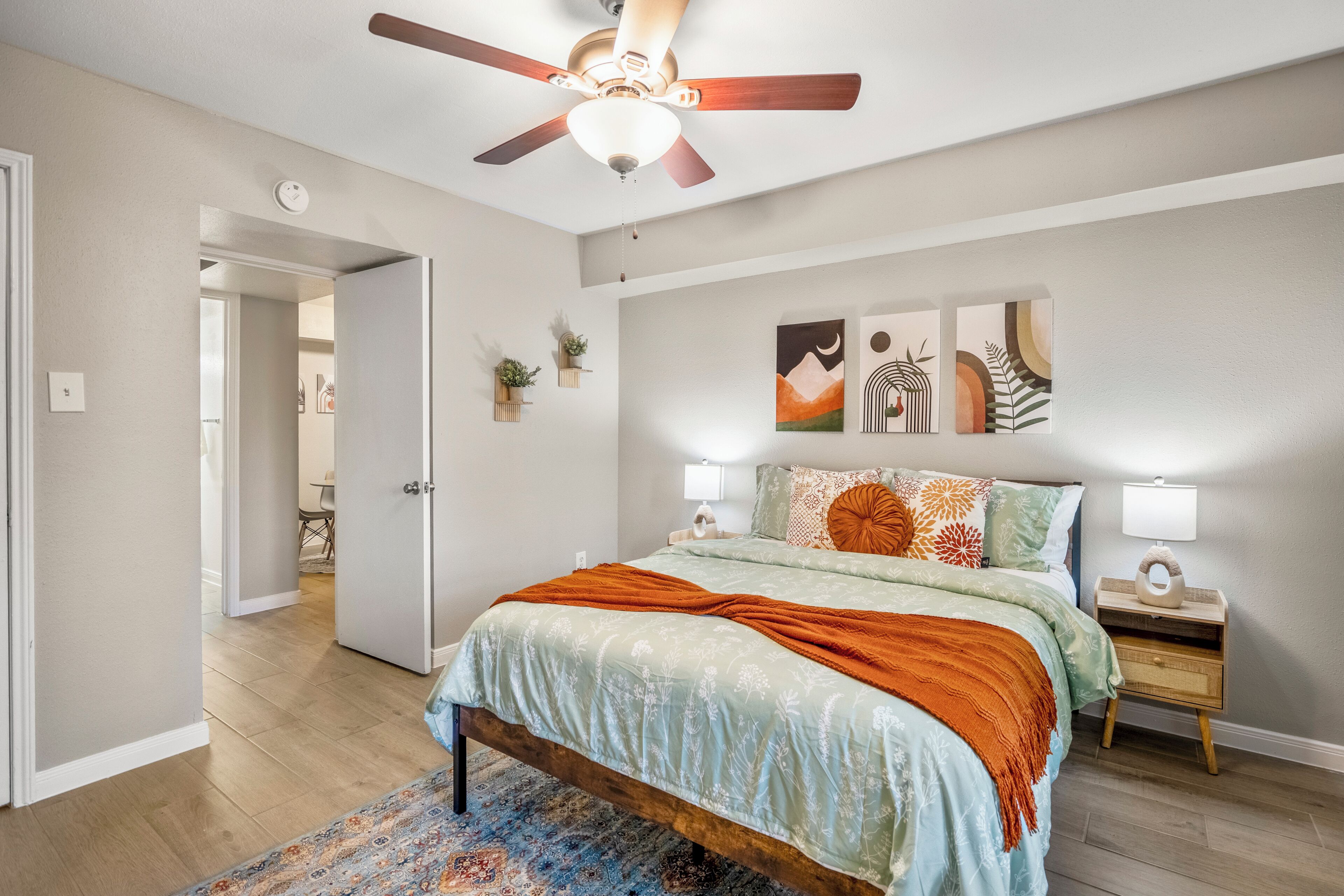 1 habitación, tabla de planchar con plancha, wifi y ropa de cama 