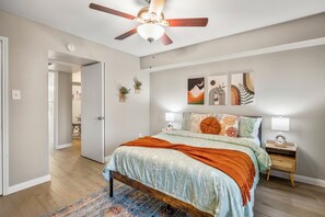 1 dormitorio, tabla de planchar con plancha, wifi y ropa de cama