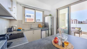 Apartment, 2 Bedrooms, Terrace, City View | Private kitchen