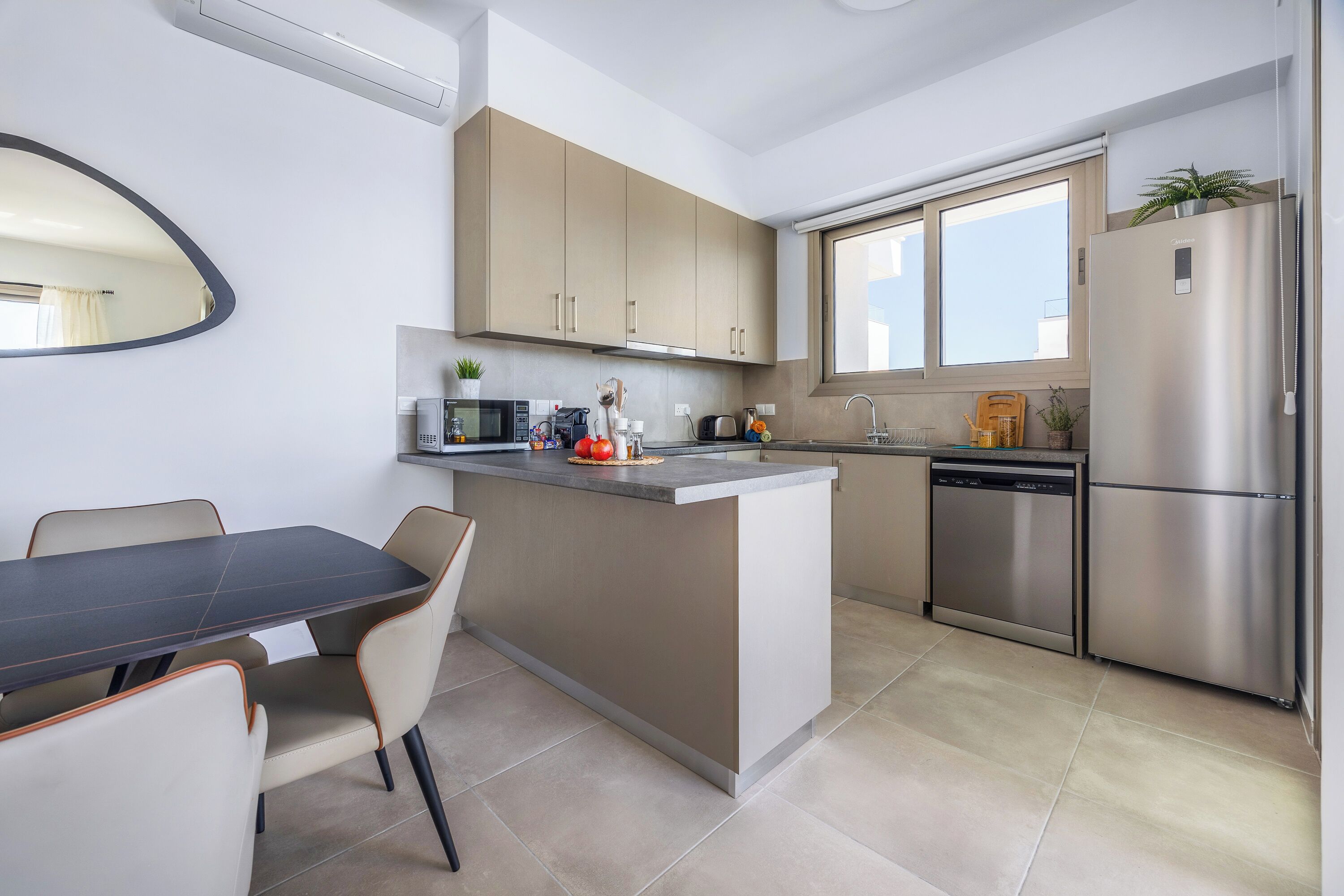 Apartment, 2 Bedrooms, Terrace, City View | Interior