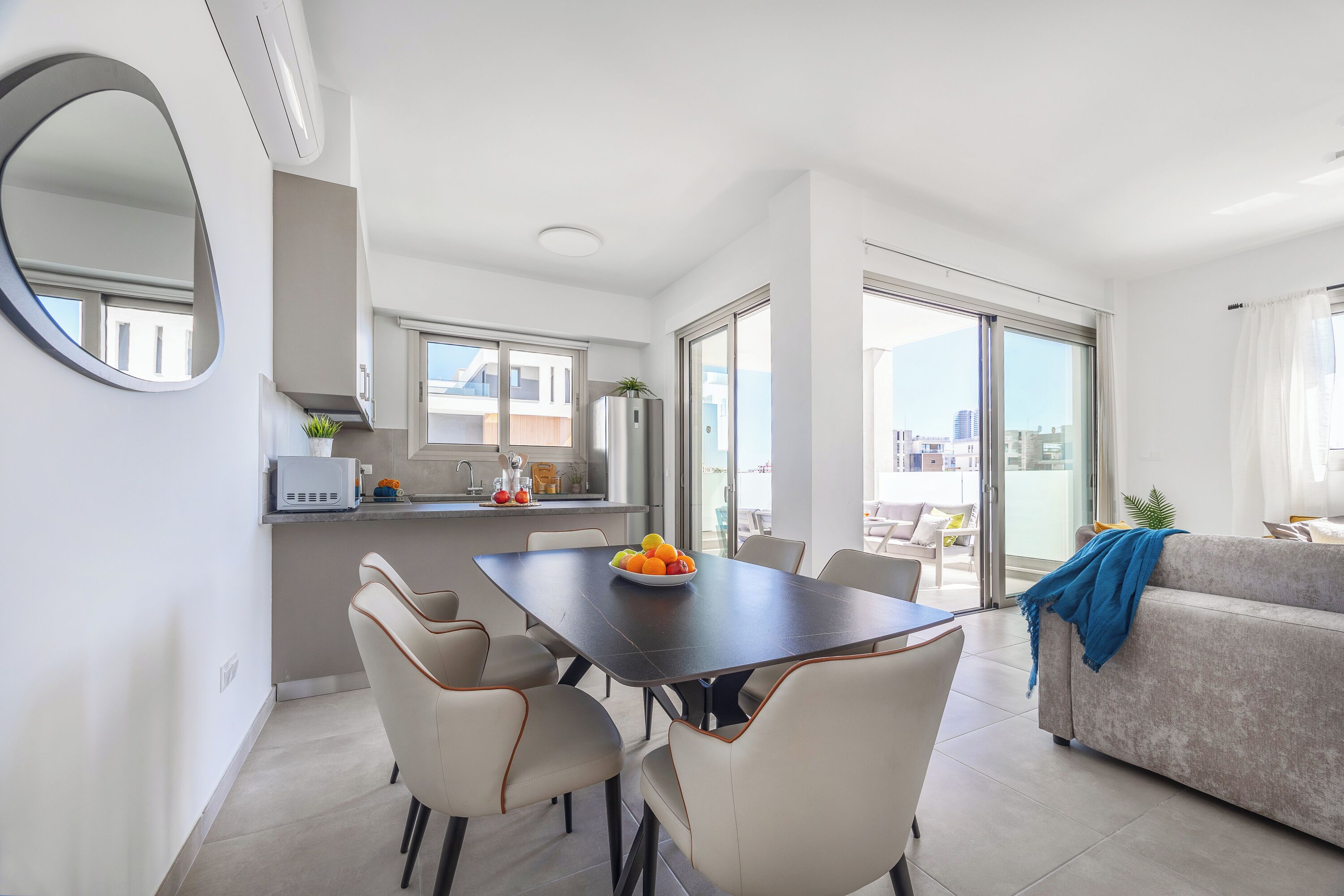 Apartment, 2 Bedrooms, Terrace, City View | Dining room