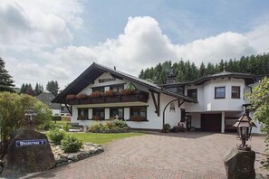 Exterior - Haus Edelweiss Comfortable holiday residence (Winterberg)