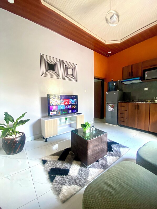 Living area - Central 1+1 - Fast Wi-fi & Parking (Kigali)