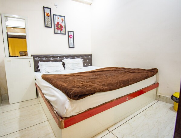 Room - Hotel Shiv Sharnam (Ujjain)