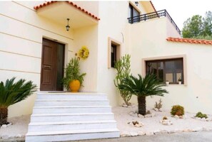 Villa, 5 slaapkamers, roken, balkon | Ingang accommodatie