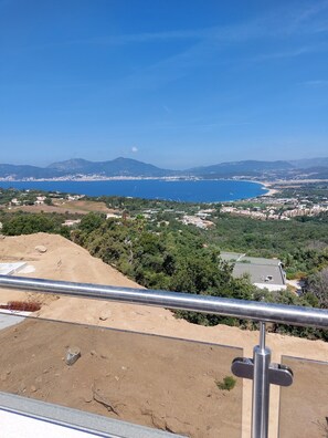 View from property - Bella Vita Garancia sea view apartment with pool! 5 minutes from Porticcio (Grosseto-Prugna)