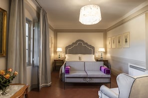In-room safe, iron/ironing board, WiFi, bed sheets
