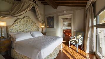 In-room safe, iron/ironing board, WiFi, bed sheets