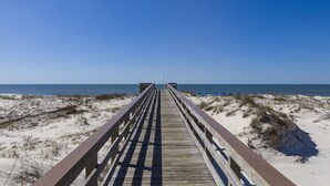 På stranden