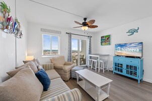 Apartamento Signature, varias camas, no fumadores, cocina | Sala de estar | Smart TV de 50 pulgadas con canales por cable