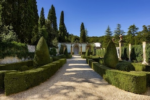 Property grounds - My Exclusive Italy - Classic Suite in a Luxury Wine Estate (Rignano sull'Arno)