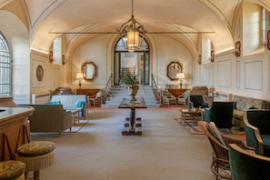 Interior - My Exclusive Italy - Classic Suite in a Luxury Wine Estate (Rignano sull'Arno)