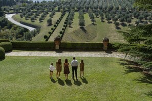 Property grounds - My Exclusive Italy - Classic Suite in a Luxury Wine Estate (Rignano sull'Arno)