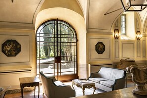 Interior - My Exclusive Italy - Classic Suite in a Luxury Wine Estate (Rignano sull'Arno)