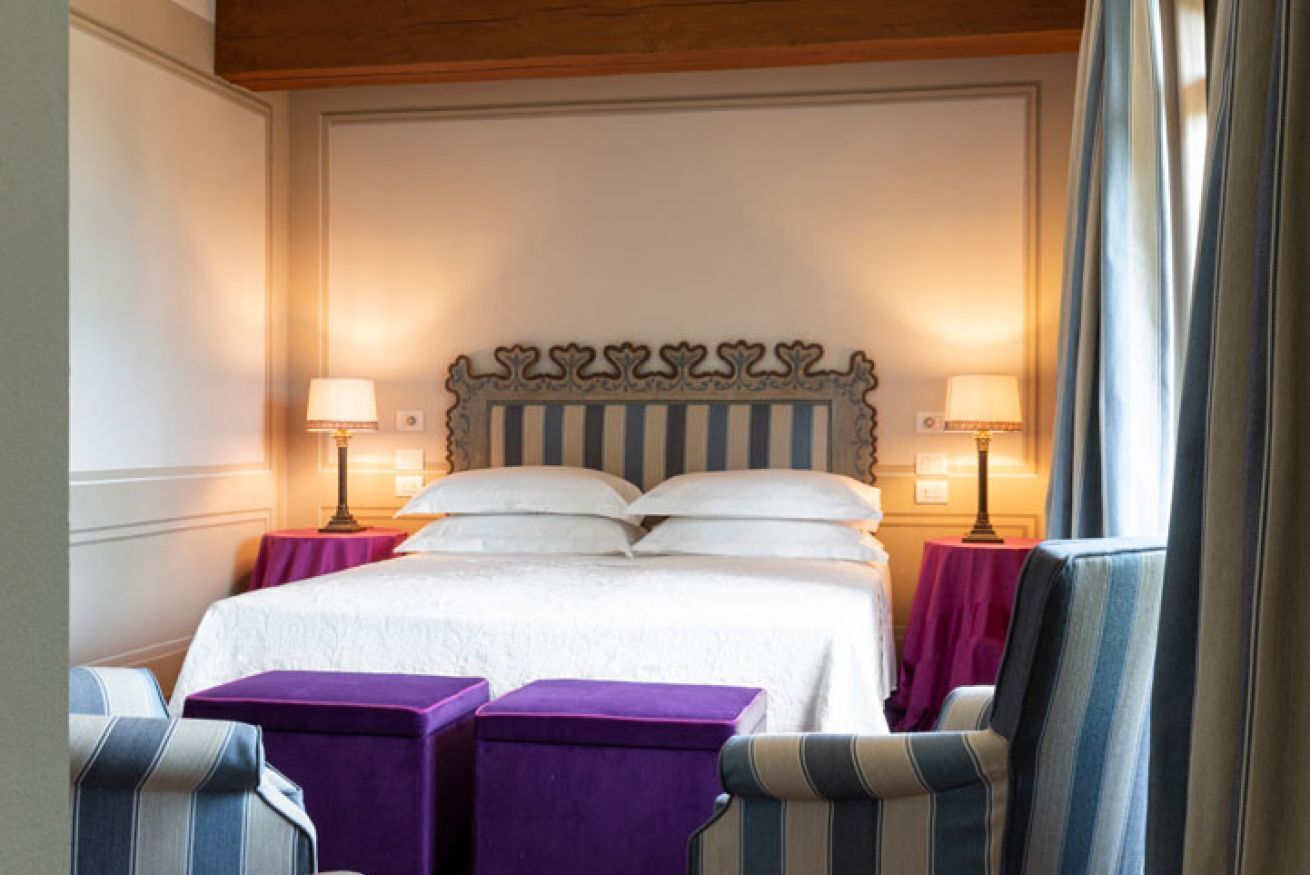 Safe på rommet, strykejern/-brett, wi-fi og sengetøy