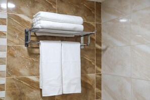 Basic Triple Room, City View | Bathroom